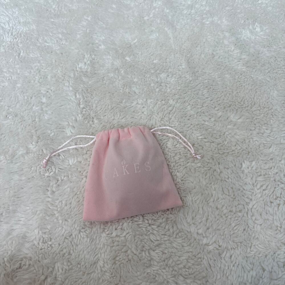 Cakes Body Covers in Honey (B-DD), Round 4" Diameter Minimalist Classic